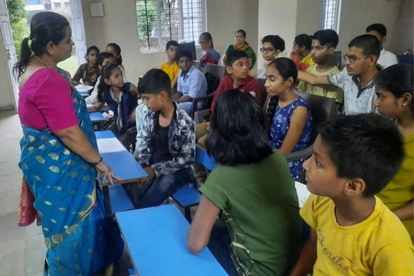 Free English language study classes for boys and girls